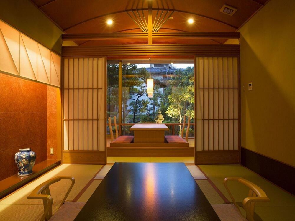 庭園を見渡すお部屋で海の幸たっぷりの懐石を堪能3747762