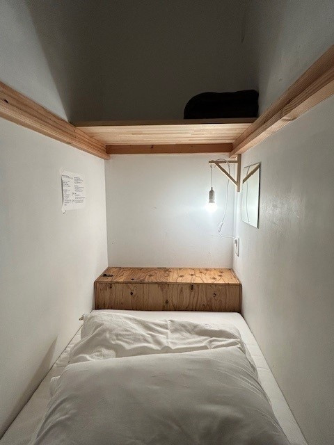 天井高め。奥の収納BOXも大きく使いやすかった。