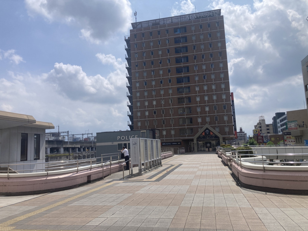 駅からつながっている