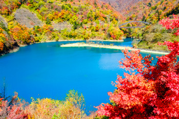 Lake Okushima in autumn