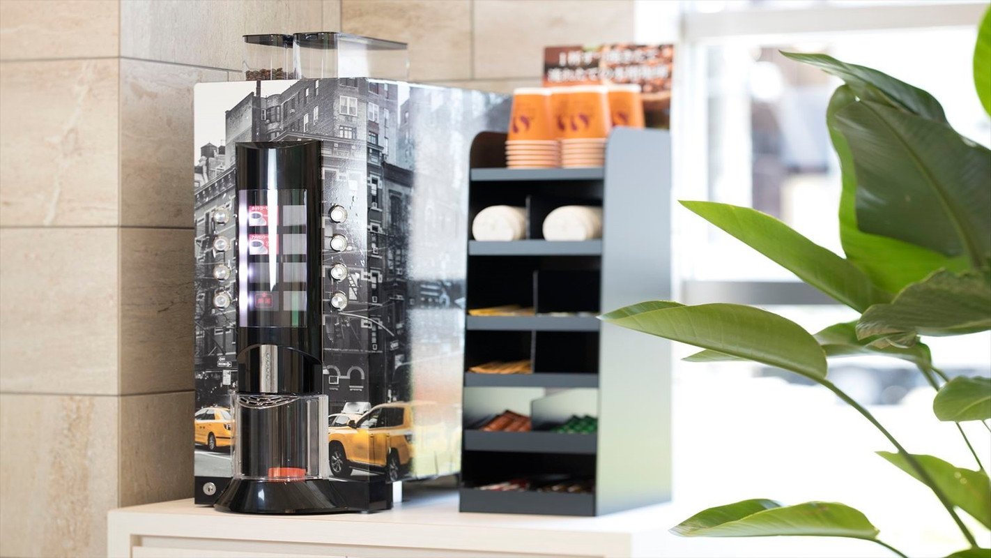 ロビーの無料ドリンクコーナー