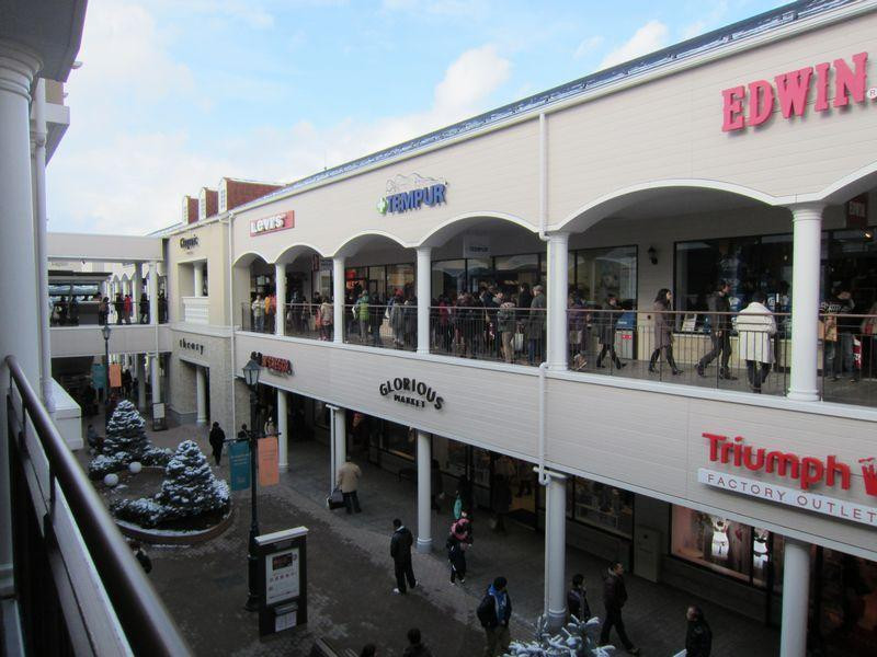 「仙台泉プレミアムアウトレット」が目の前。家族でお買い物を楽しめる4755509