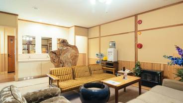 ロビー応接スペース / 3