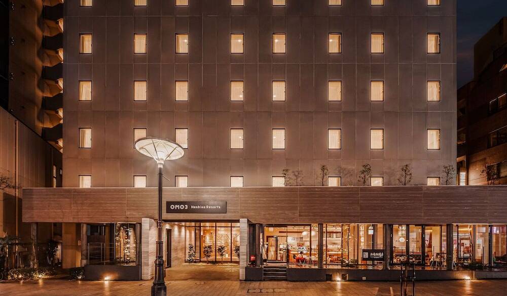 ホテル入り口と上島珈琲店 / 2