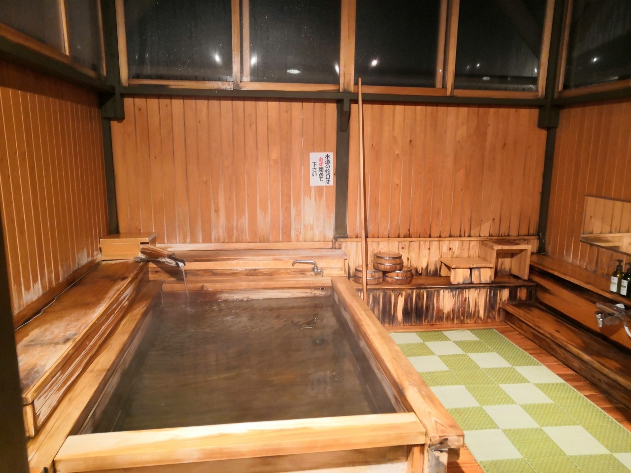 レトロな外観に一目惚れ♡貸切露天風呂で温まれる老舗宿3393536