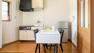 Cottage (capacity 4) with private dog run