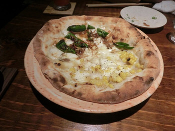 「かがやくいろ」料理 1047943 生ハムと水菜＆牛すじのピザハーフ＆ハーフ