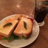 カフェ・マディ 青山店(カフェマディ)