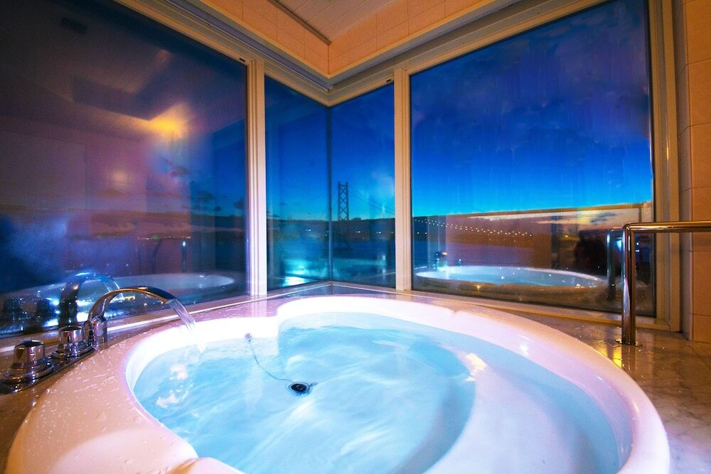 オーシャンビューのバスルームでロマンチックなひと時4374514