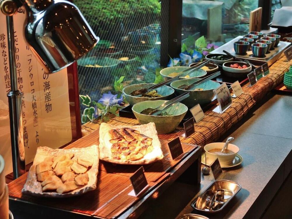 明るい大通りに面しているから夜でも安心！4089589