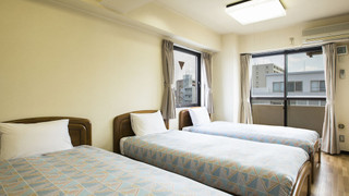 4 人部屋 (ハウスキーピングは有料オプション)