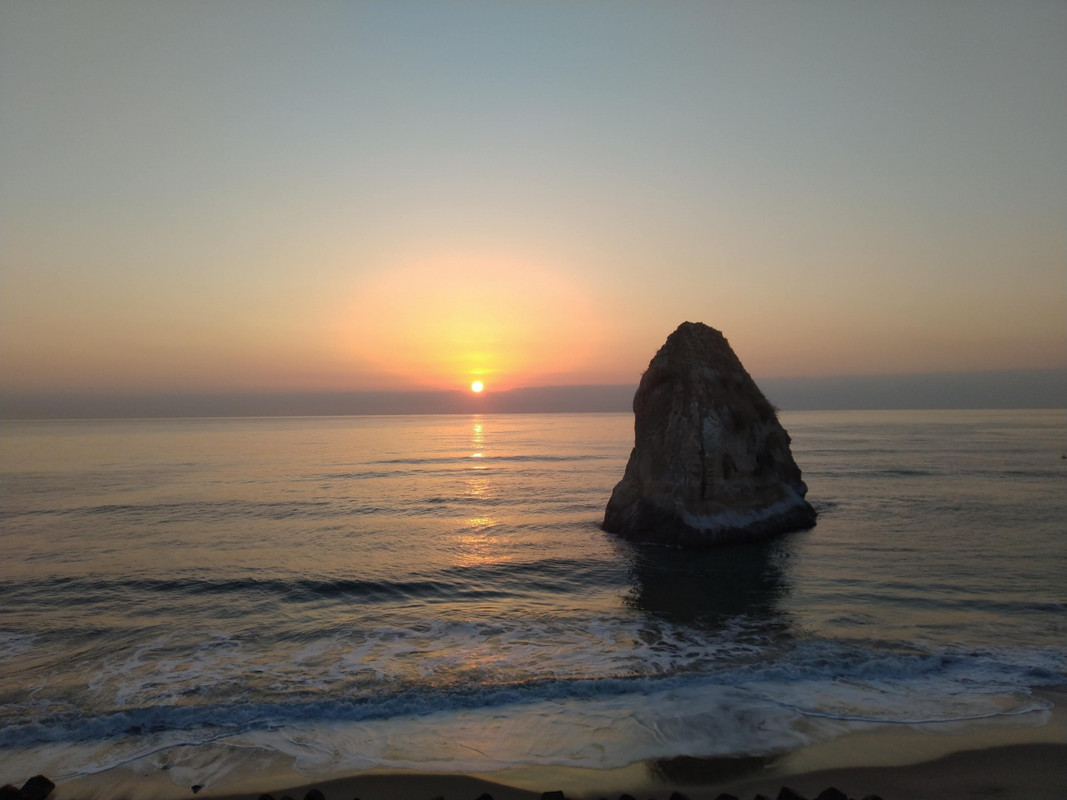 二つあった島は東日本大震災で一つになってしまったそうです