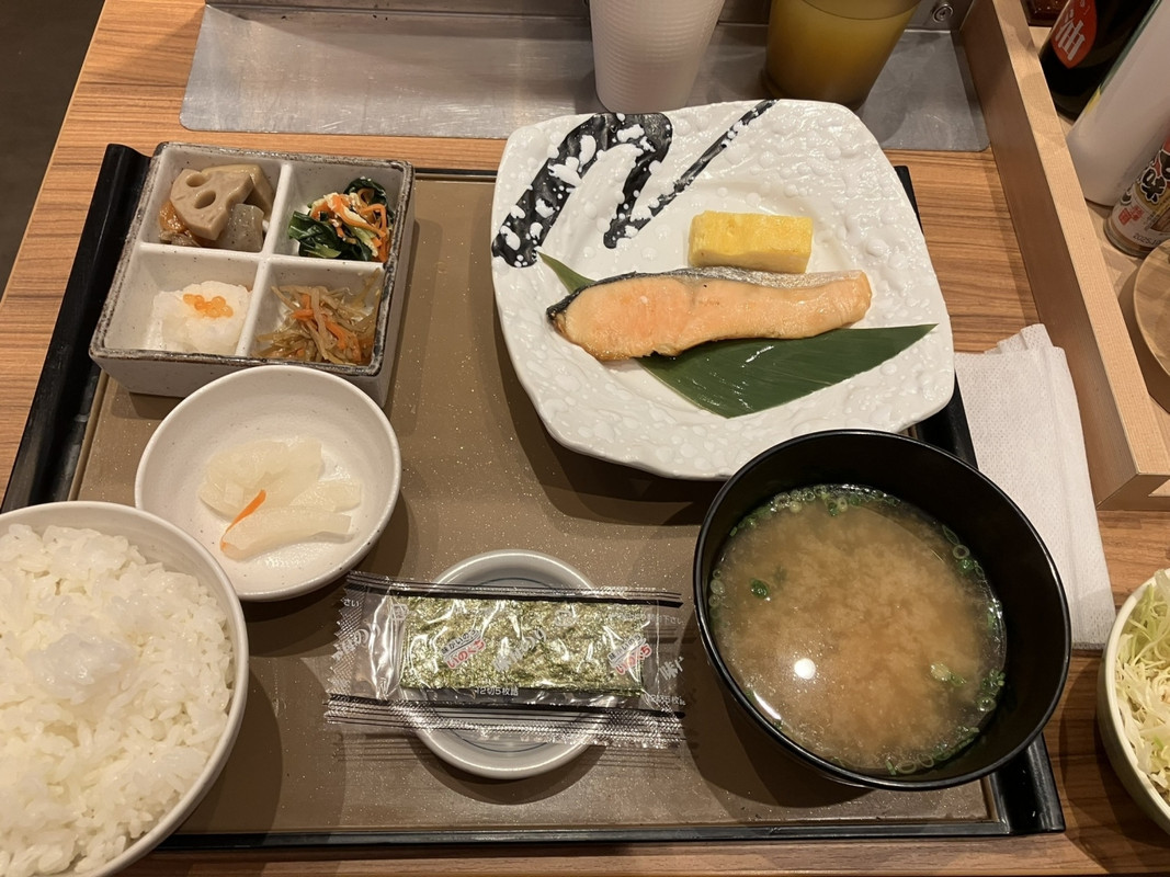 朝食（焼鮭定食）