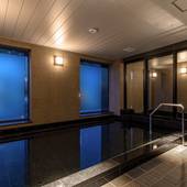 大阪グランベルホテル（大阪府 スタンダードホテル）：19階の大浴場には熱湯と普通湯、2つの浴槽が。好みの温度でリラックスできるのが嬉しい / 4
