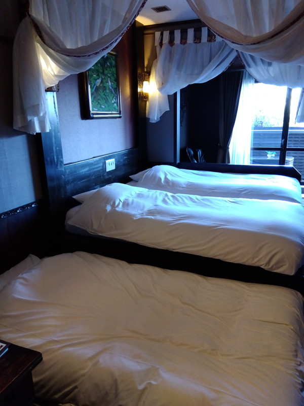 ツインの部屋に１つ布団を追加