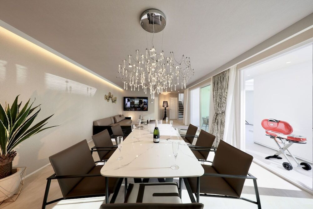 客室内のダイニングエリア