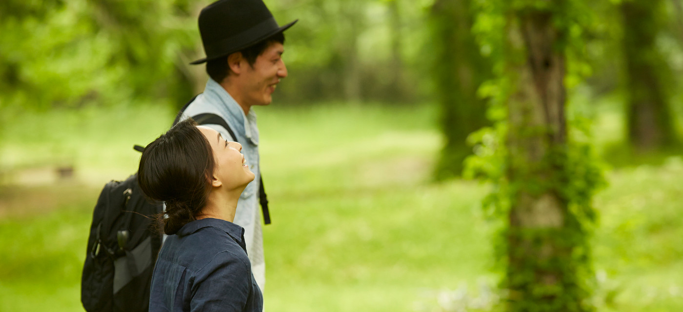 アウトドア　カップル