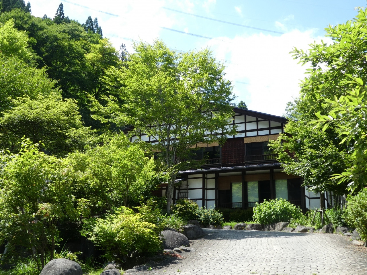 上杉謙信が訪れた秘湯の温泉宿4233156