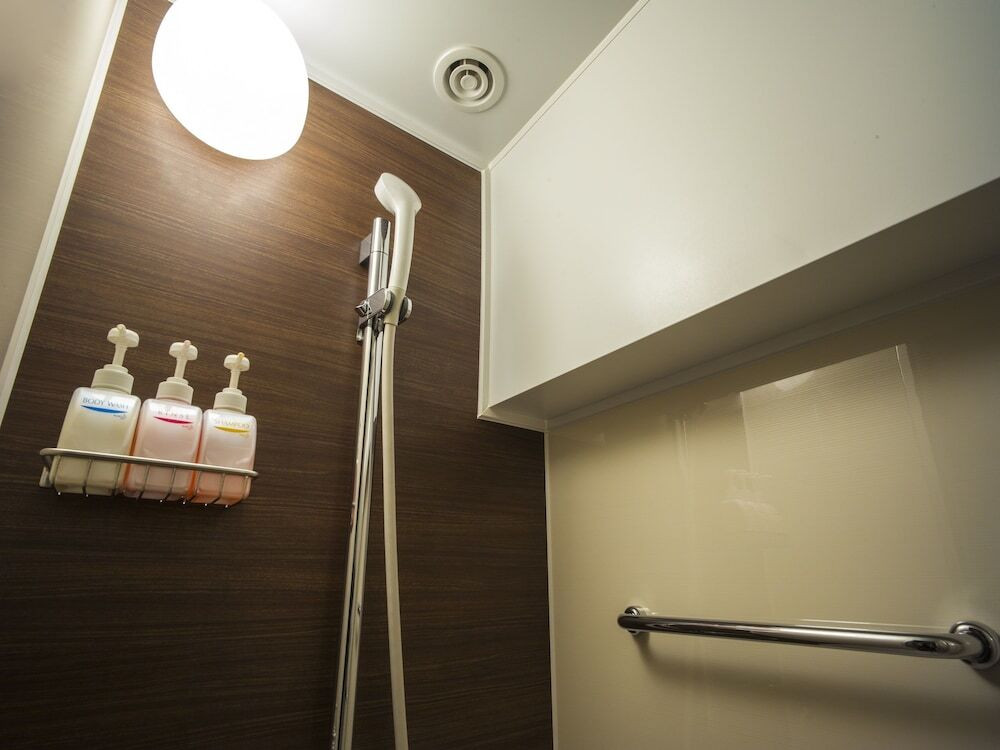 バスルームのシャワー