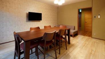 客室内のダイニングエリア / 24