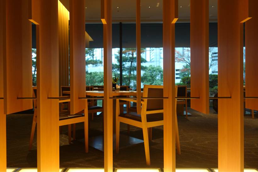 溜池山王駅前の
ホテルラウンジへ / 3