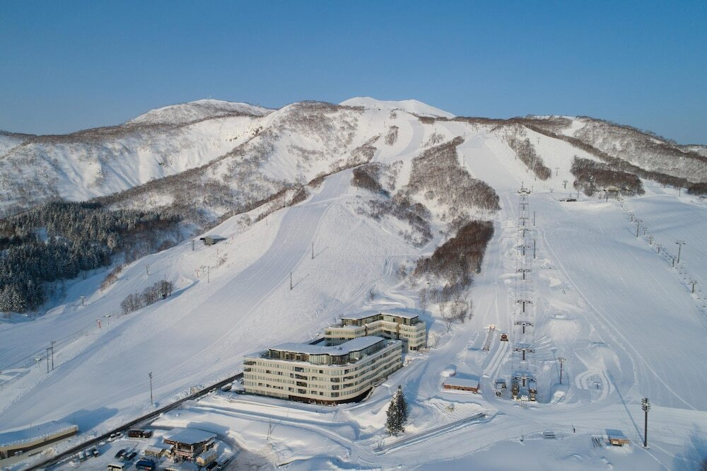 ホテルとゲレンデ