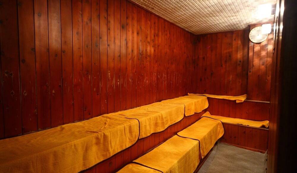 大浴場のサウナ一例 / 4