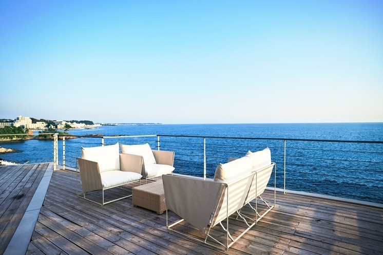 おしゃべりも黄昏も画になりそうなおしゃれテラス4088459