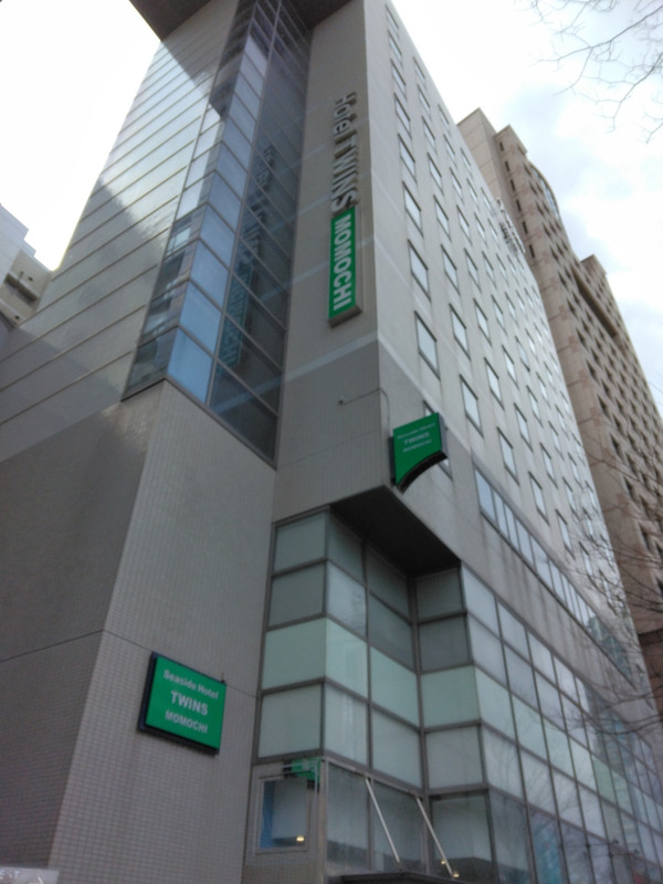 シーサイドももち地区の中心部にある大きなビルでした。