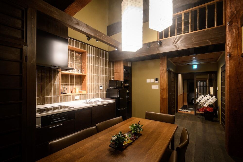 客室内のダイニングエリア