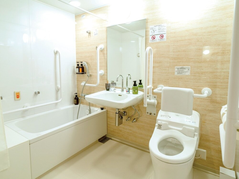 ユニバーサルルームのバスルーム