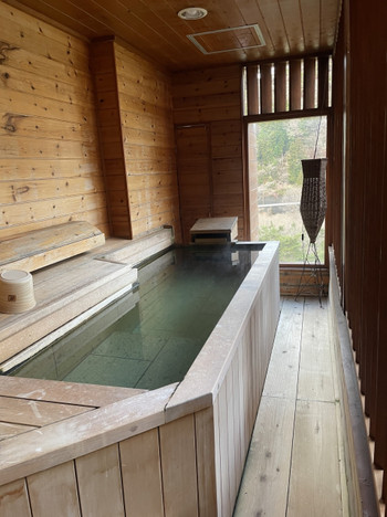 広々湯舟においしい朝食。2人きりの癒しの時間を3573732