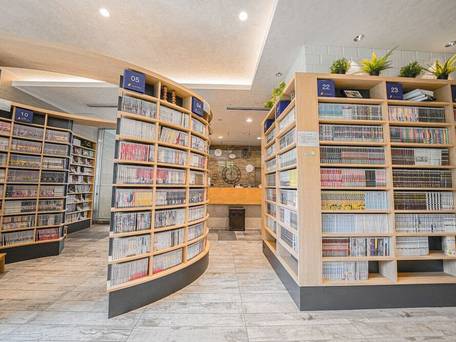 クインテッサホテル東京羽田 Comic & Books / 2