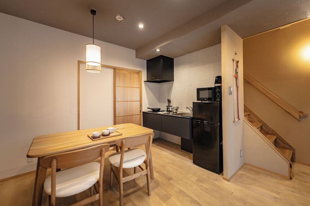 客室内のダイニングエリア