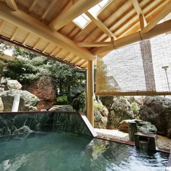 大きな石が迫力満点！大巨石風呂がある旅館4089381