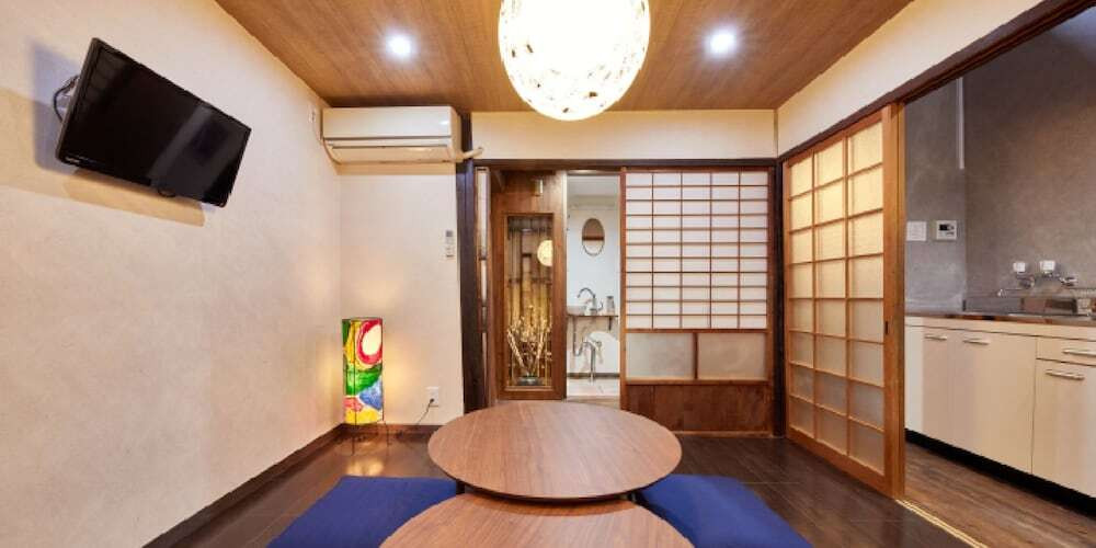 客室内のダイニングエリア