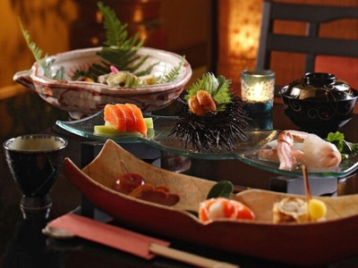 リピーターも多いという地元食材をふんだんに使った料理。会津漆器をはじめとした器にも注目