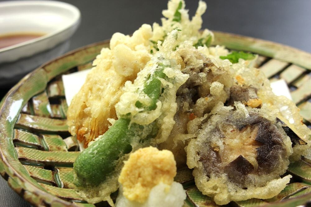 フェリー乗り場目の前！穴子三昧、牡蠣三昧を楽しむ全4室の割烹旅館3925000