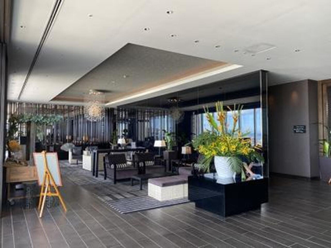 最上階にフロントやカフェスペースも があります