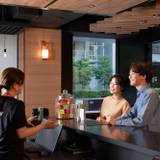 ポップなバーで
チェックイン / 2