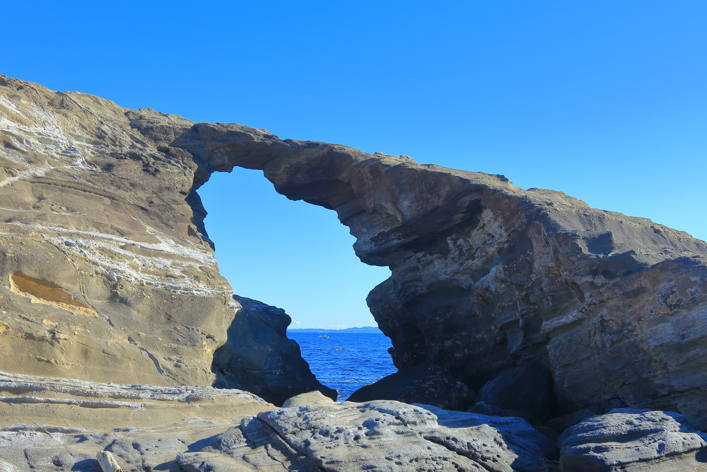 城ヶ島の馬の背洞門