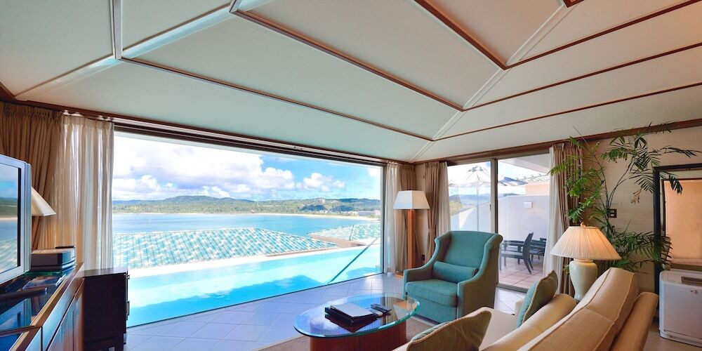 14室すべてが専用プール付き。コバルトブルーの海に癒されて4276946