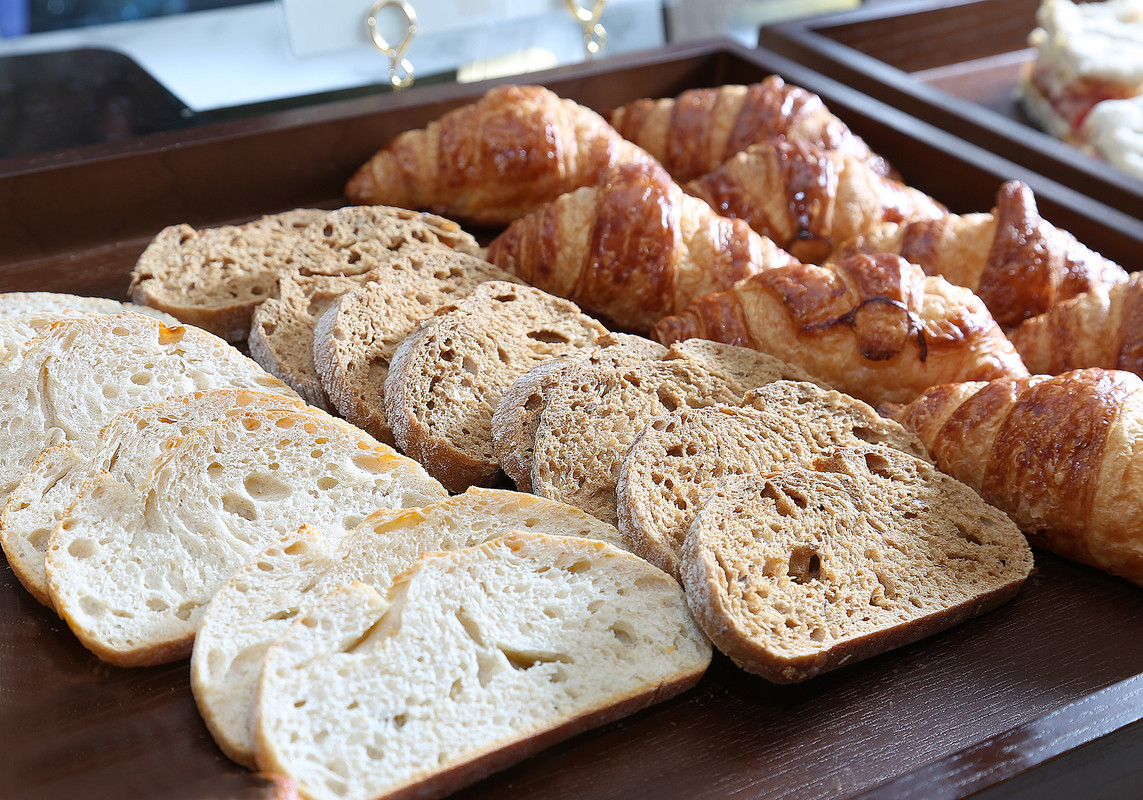 朝食ビュッフェのパン