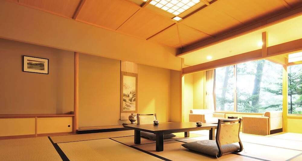 客室内のダイニングエリア