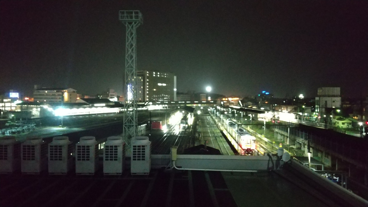 鉄路を見ながら乾杯