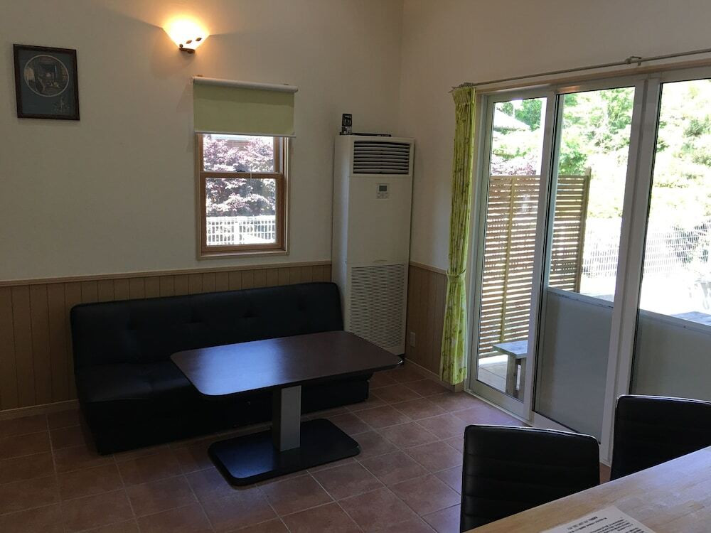 客室内のダイニングエリア