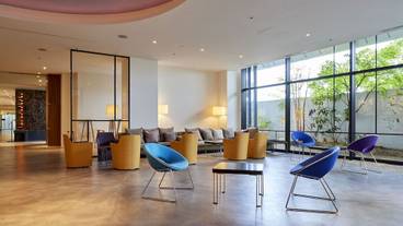 ロビーラウンジ / 3