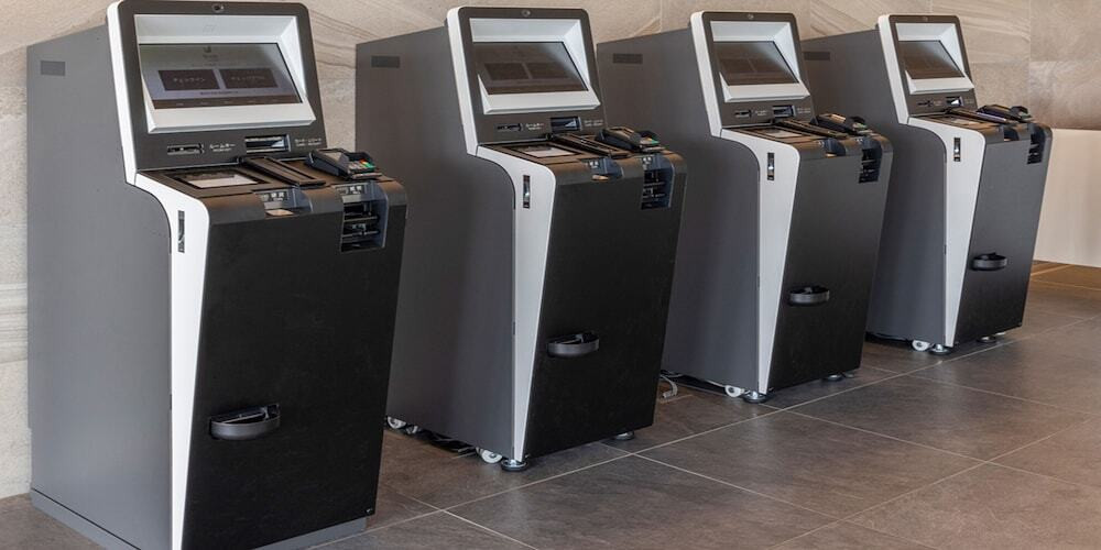 チェックイン / チェックアウト キオスク