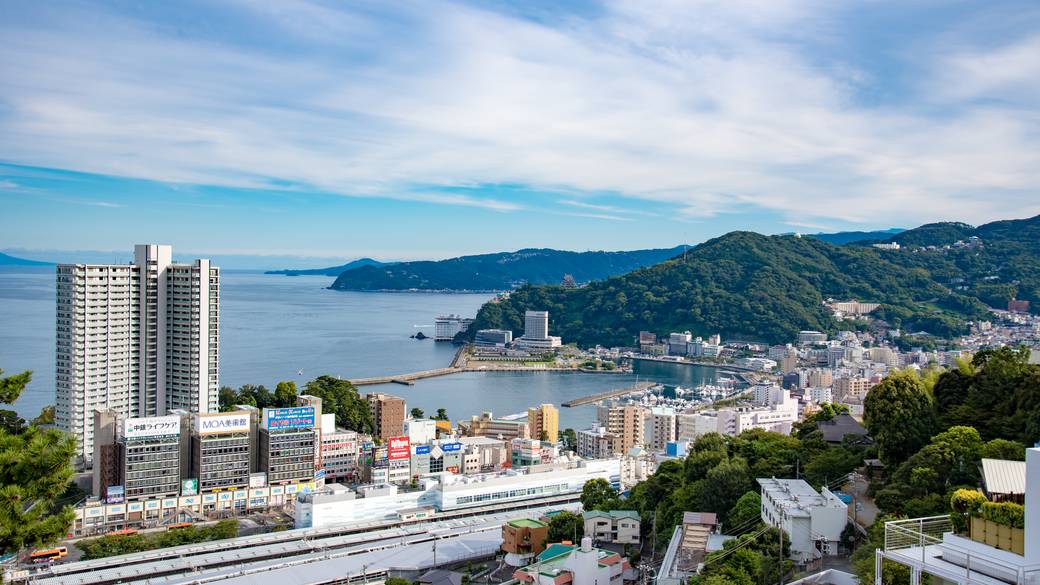 海を横目に電車旅♡
潮風香る熱海へ / 1