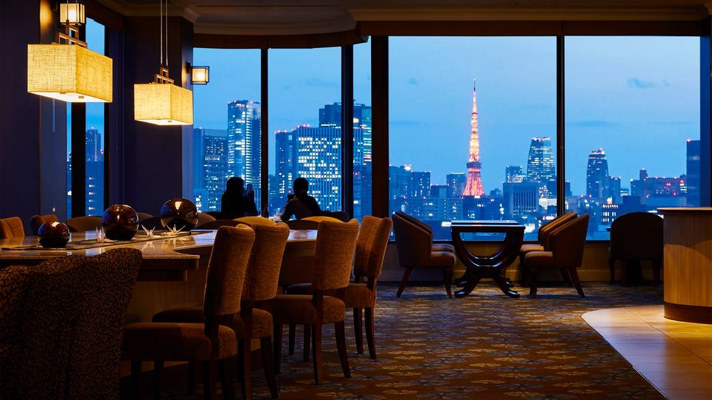 東京タワーを眺めながら
お酒を嗜む夜 / 1